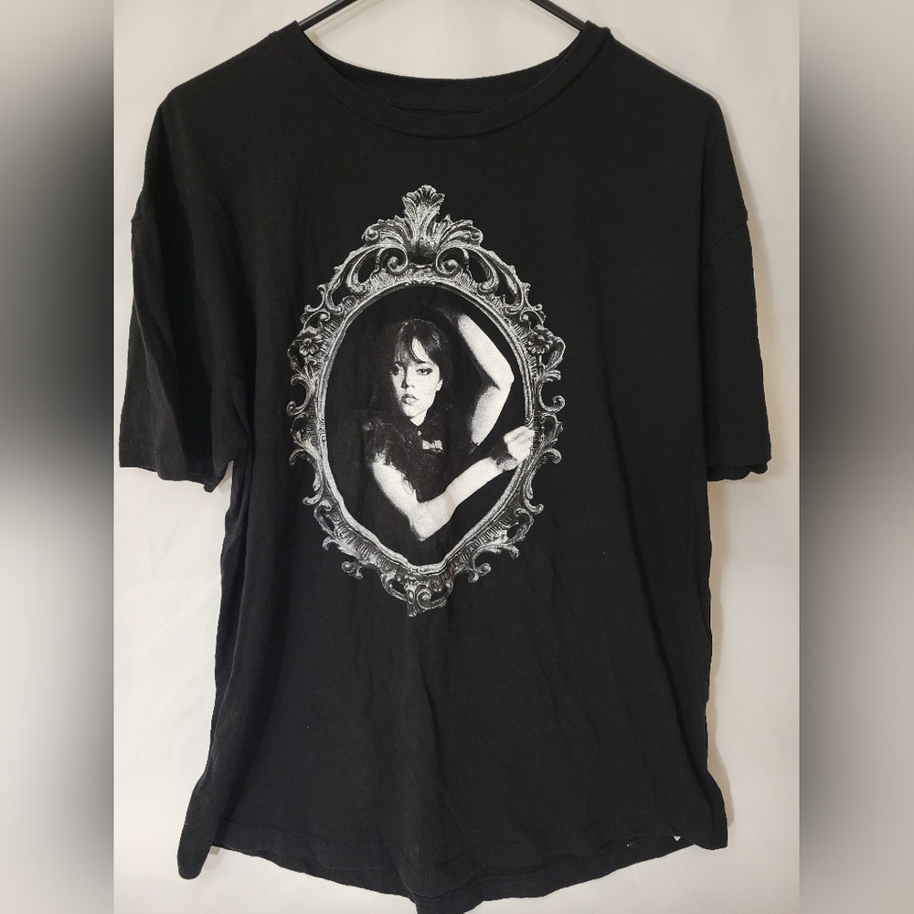 Wednesday Addams Dancing Mirror Frame T-Shirt XL Black Tee Short Sleeve